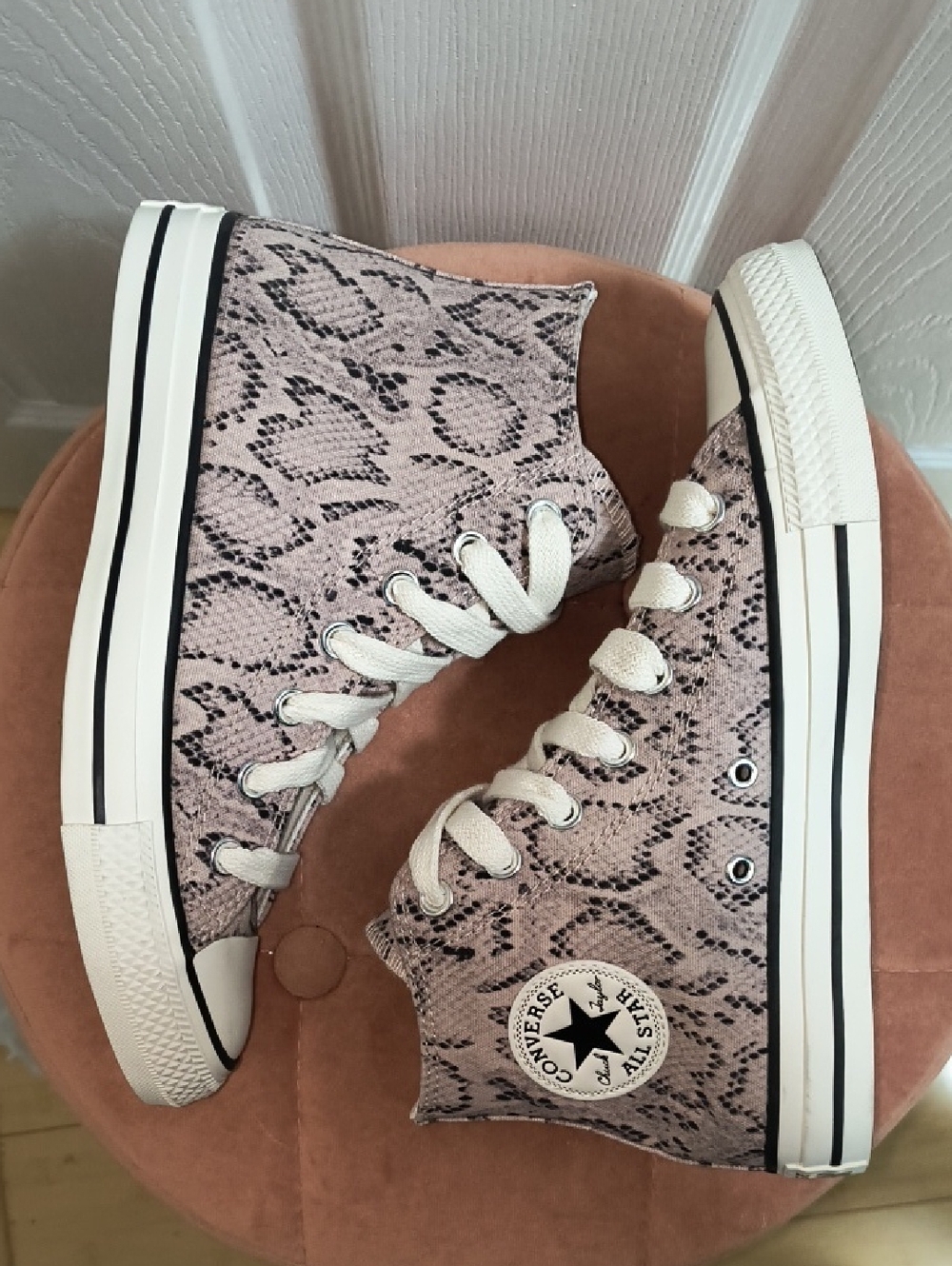 Chuck Taylor All Star Snakeskin Print Size 8 Women's / 6 Mens NWOB - Picture 3 of 8